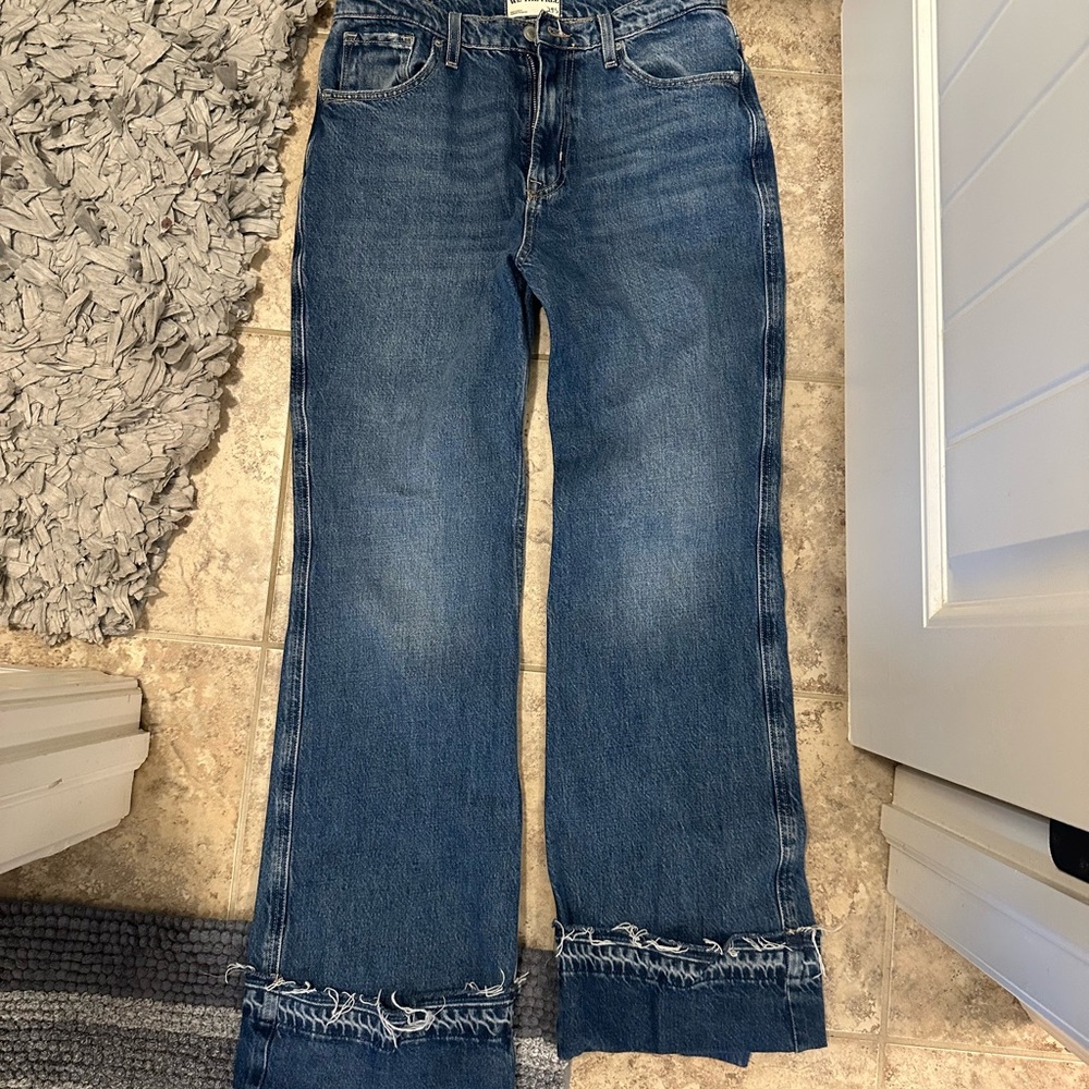 Stylish Frayed Hem Blue Jeans